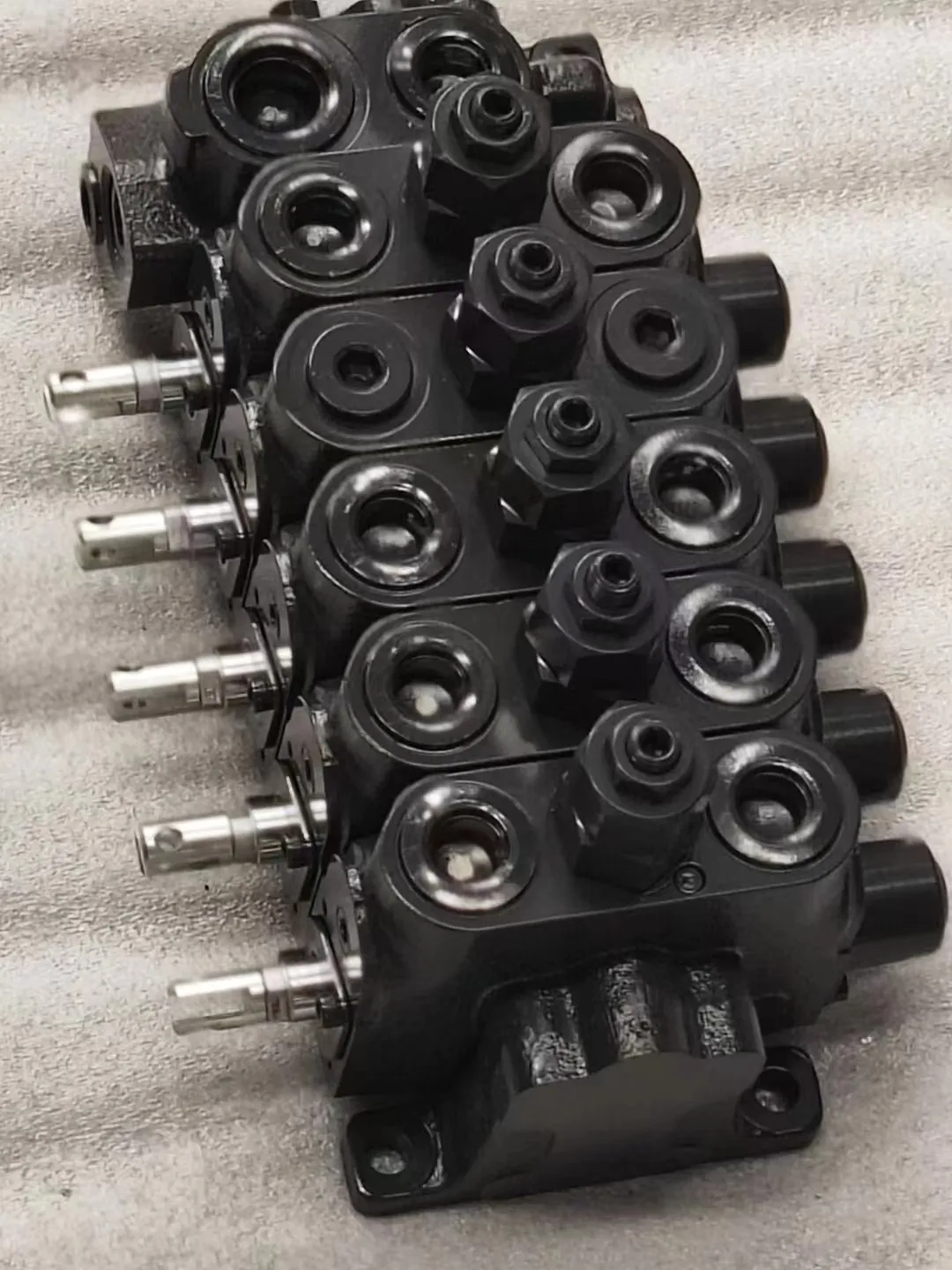 GD825A-2 Control Valve 235-60-35401