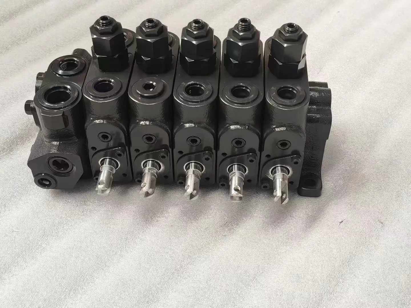 GD825A-2 Control Valve 235-60-35401