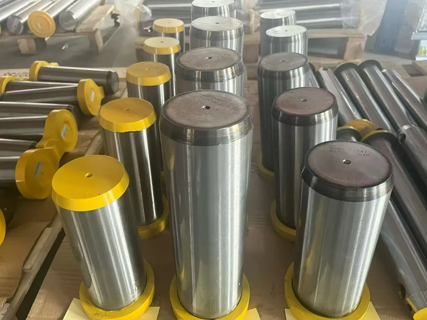 All types of Komatsu original sales pins welcome to inquire