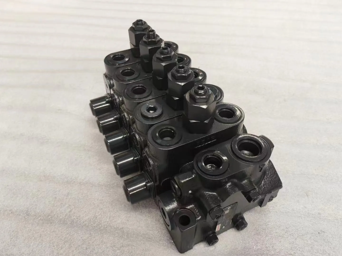 GD825A-2 Control Valve 235-60-35401