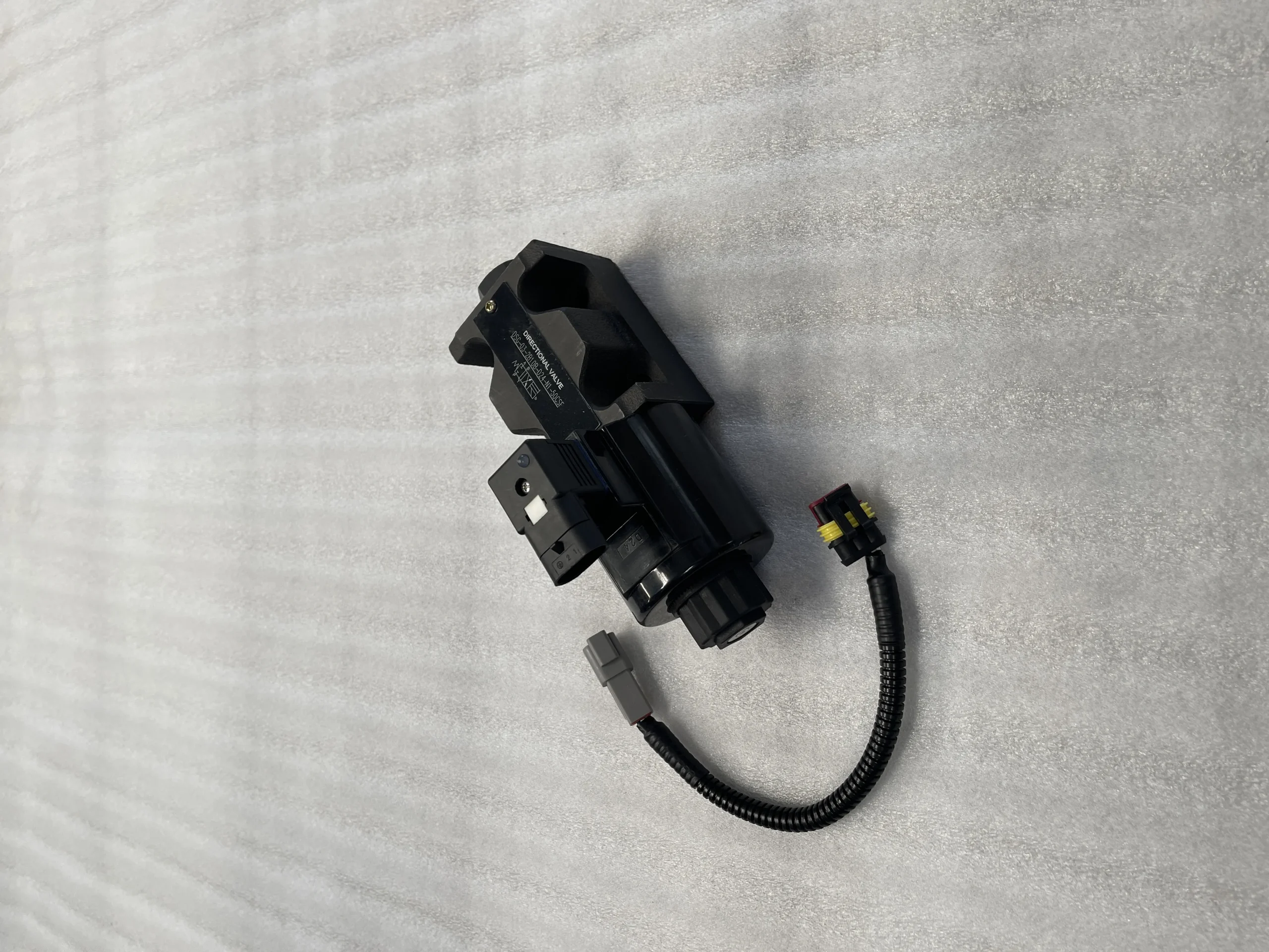 HD785-7 Electromagnetic Valve 561-43-8A881