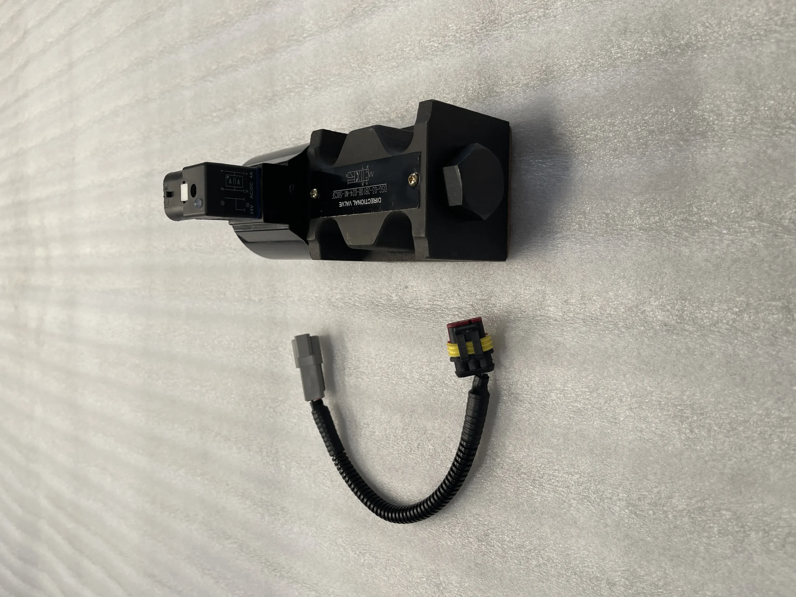 HD785-7 Electromagnetic Valve 561-43-8A881