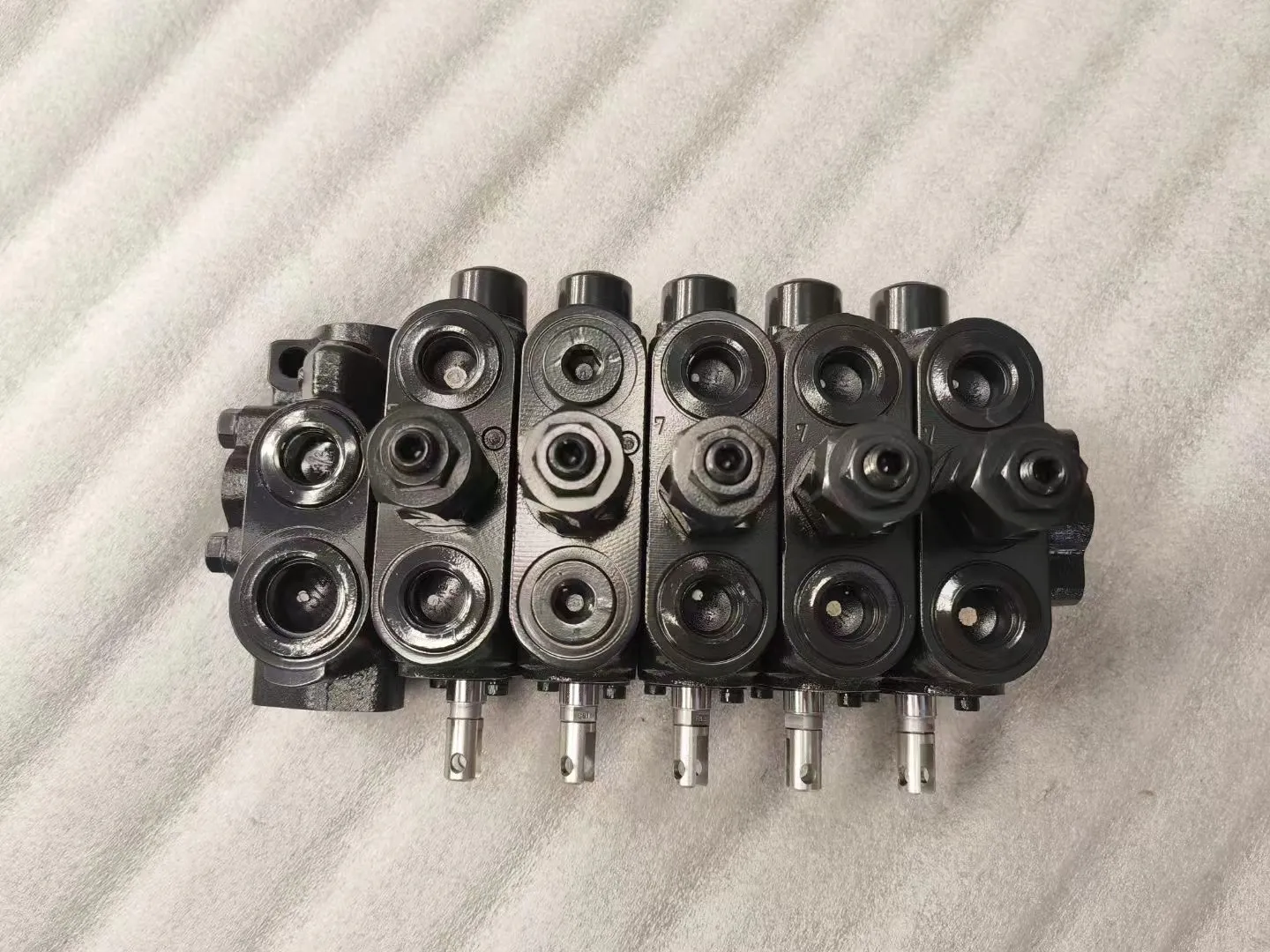 GD825A-2 Control Valve 235-60-35401