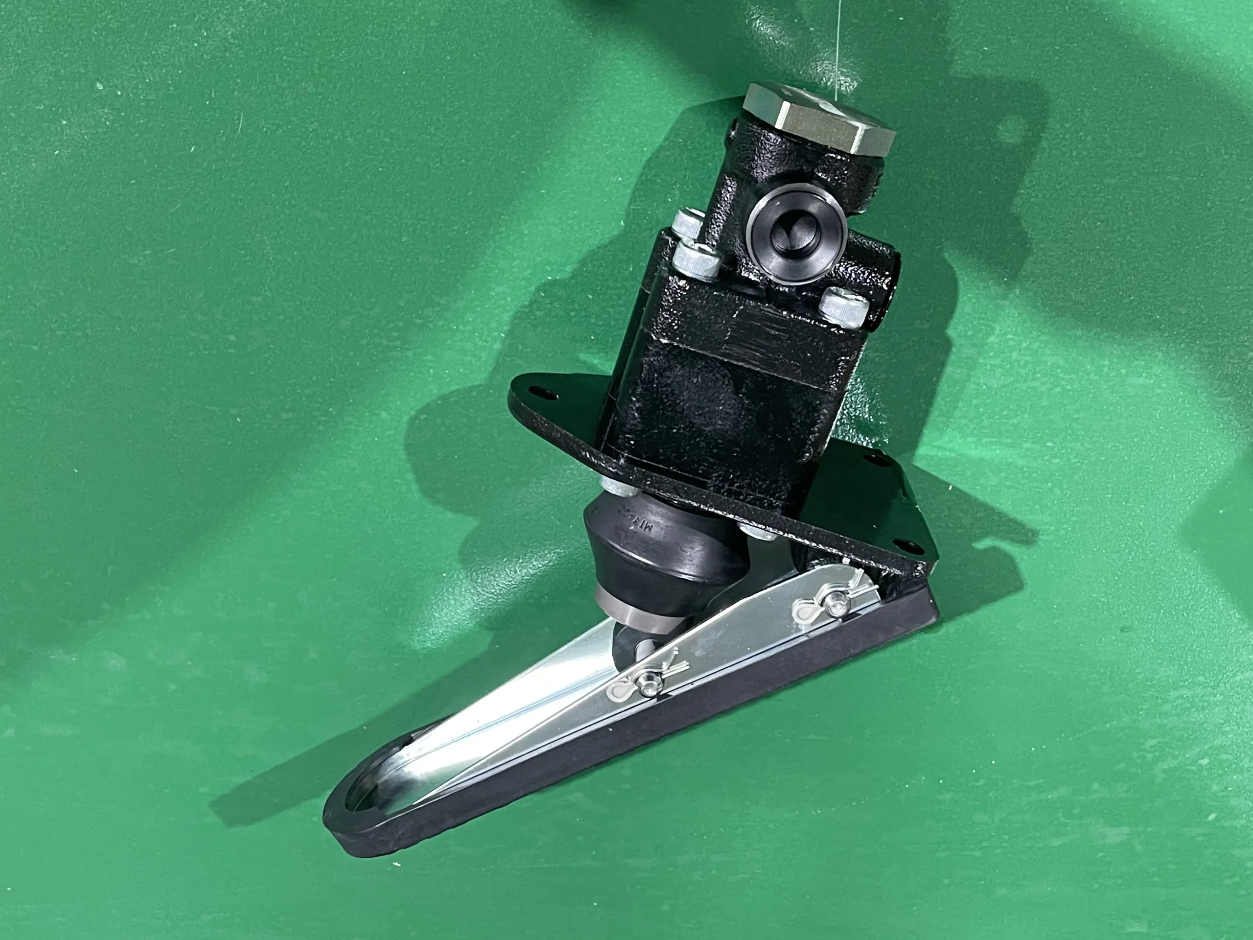 425-43-37200 Komatsu VALVE ASS’Y