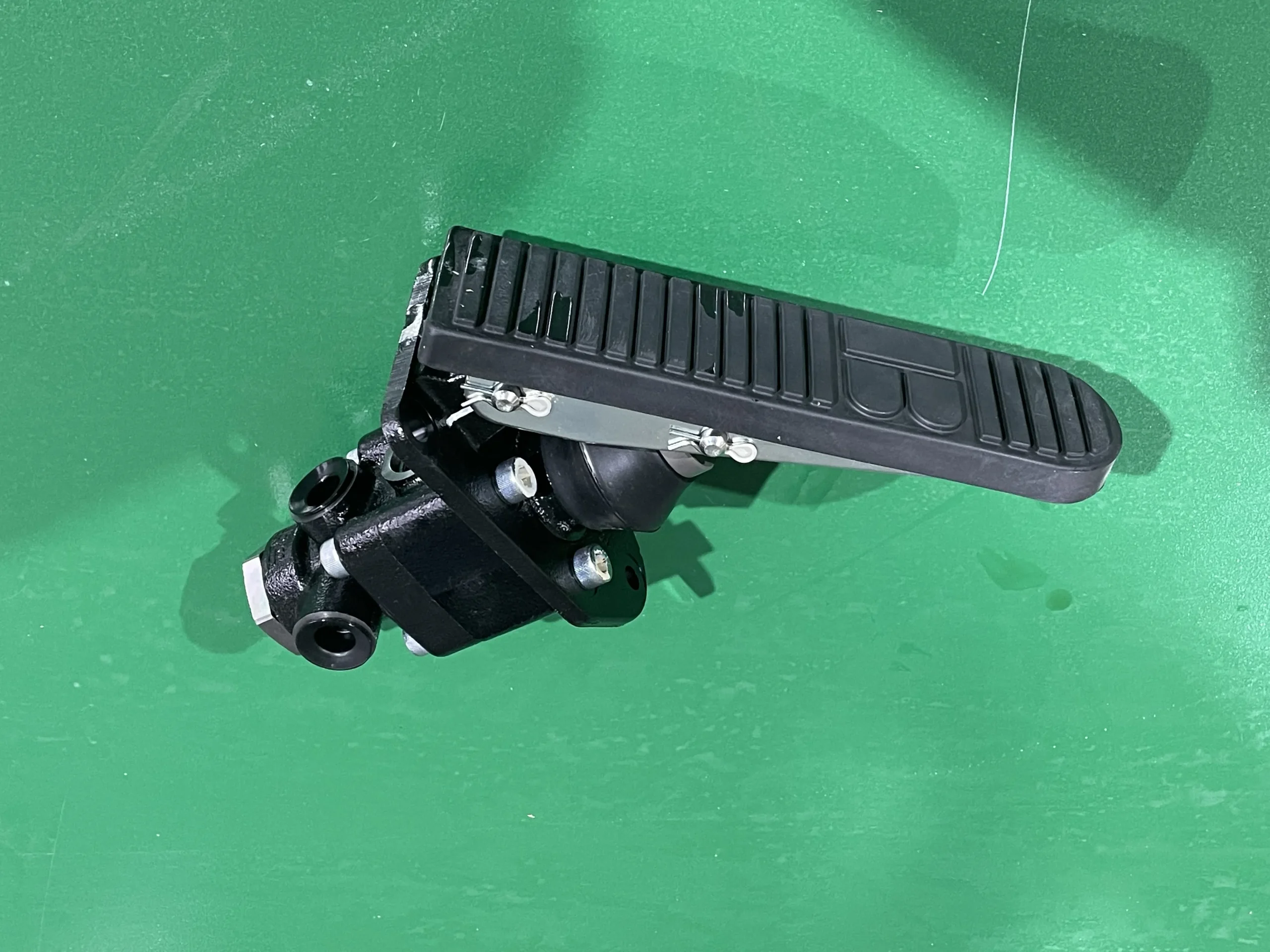 425-43-37200 Komatsu VALVE ASS’Y