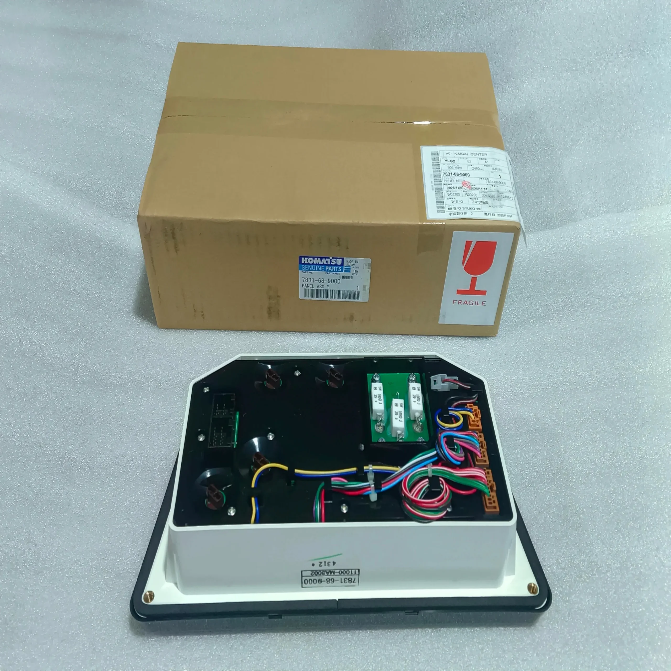 Original New Stock Panel 7831-68-9000 Instrument Panel Assembly Suitable for Komatsu D375A-3/5 Bulldozer