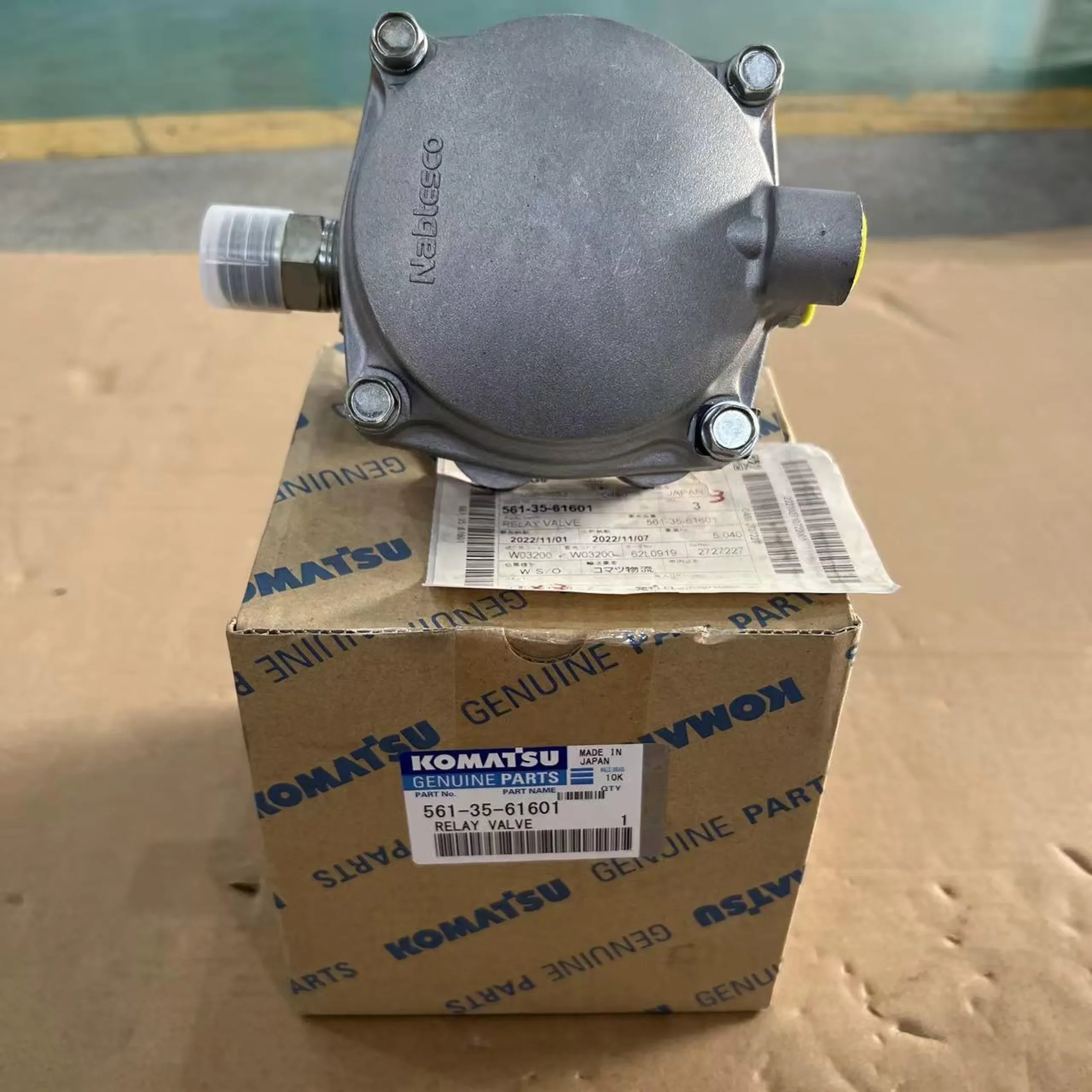 KOMATSU Relay Valve 561-35-61601 NIB