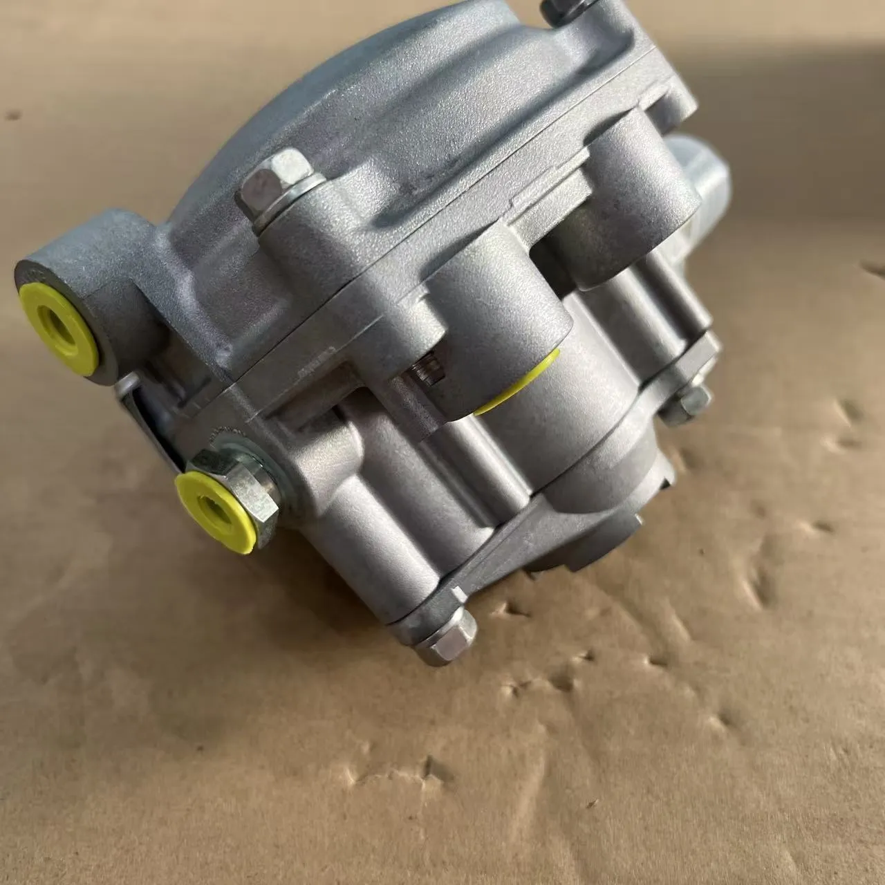 RELAY VALVE ASS’Y 561-35-61601 – KOMATSU