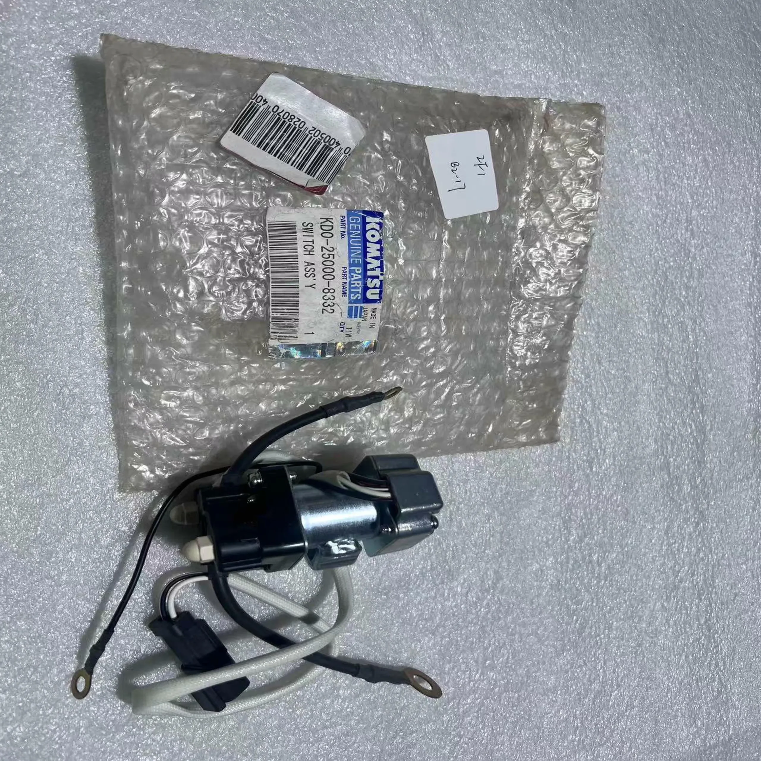 SWITCH ASSEMBLY KD0-25000-8332 – KOMATSUD61EX, D61PX, HM300, HM350, HM400, PC300, PC300HD, PC300LL, PC350LL, PC360, PC400, PC450, PC490, S6D125E, SA6D114E, SA6D125E, SA6D140E, SAA12V140E, SAA6D114E, SAA6D125E, SAA6D140E