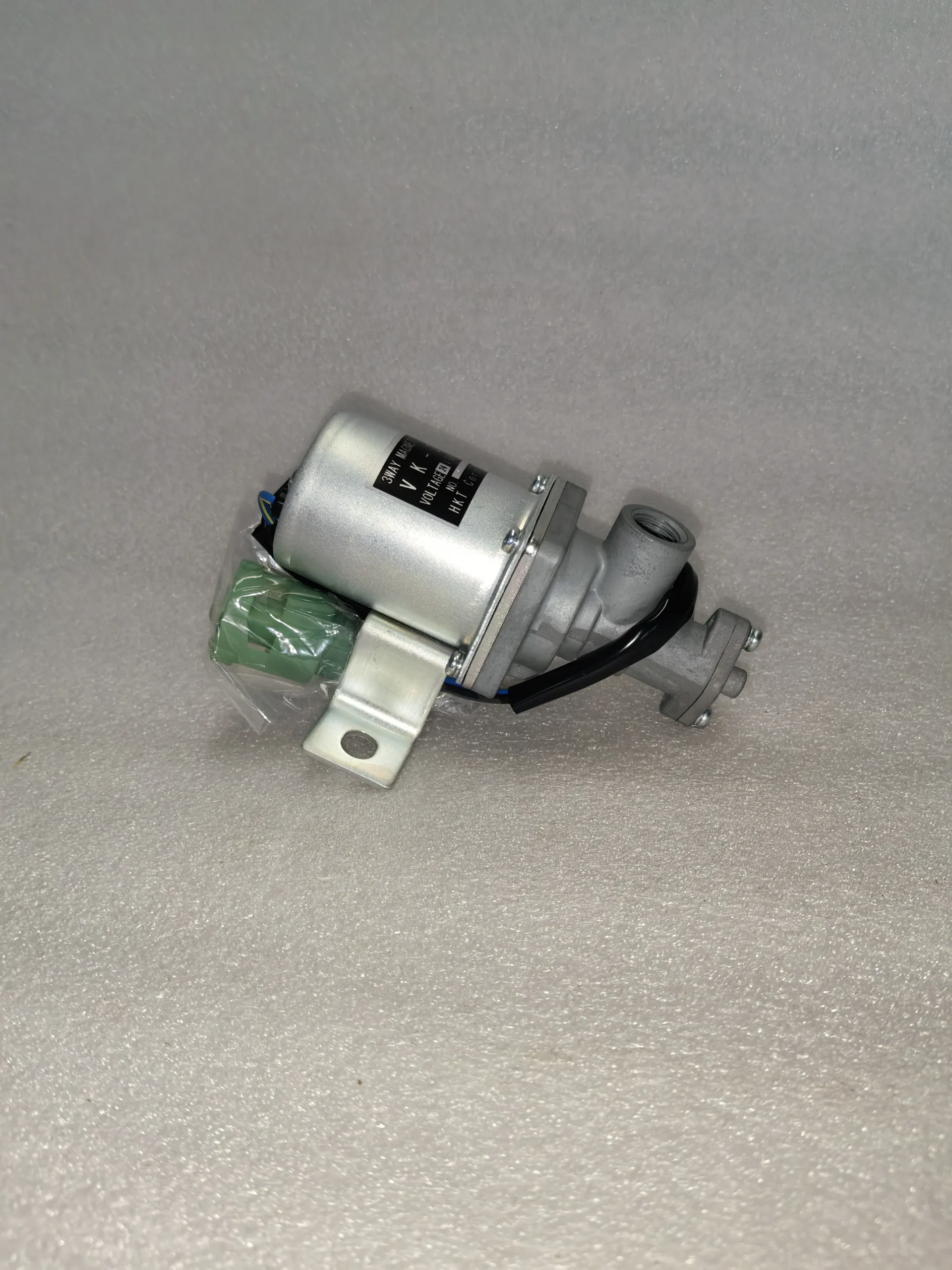 425-06-11150  VALVE Komatsu Original Factory