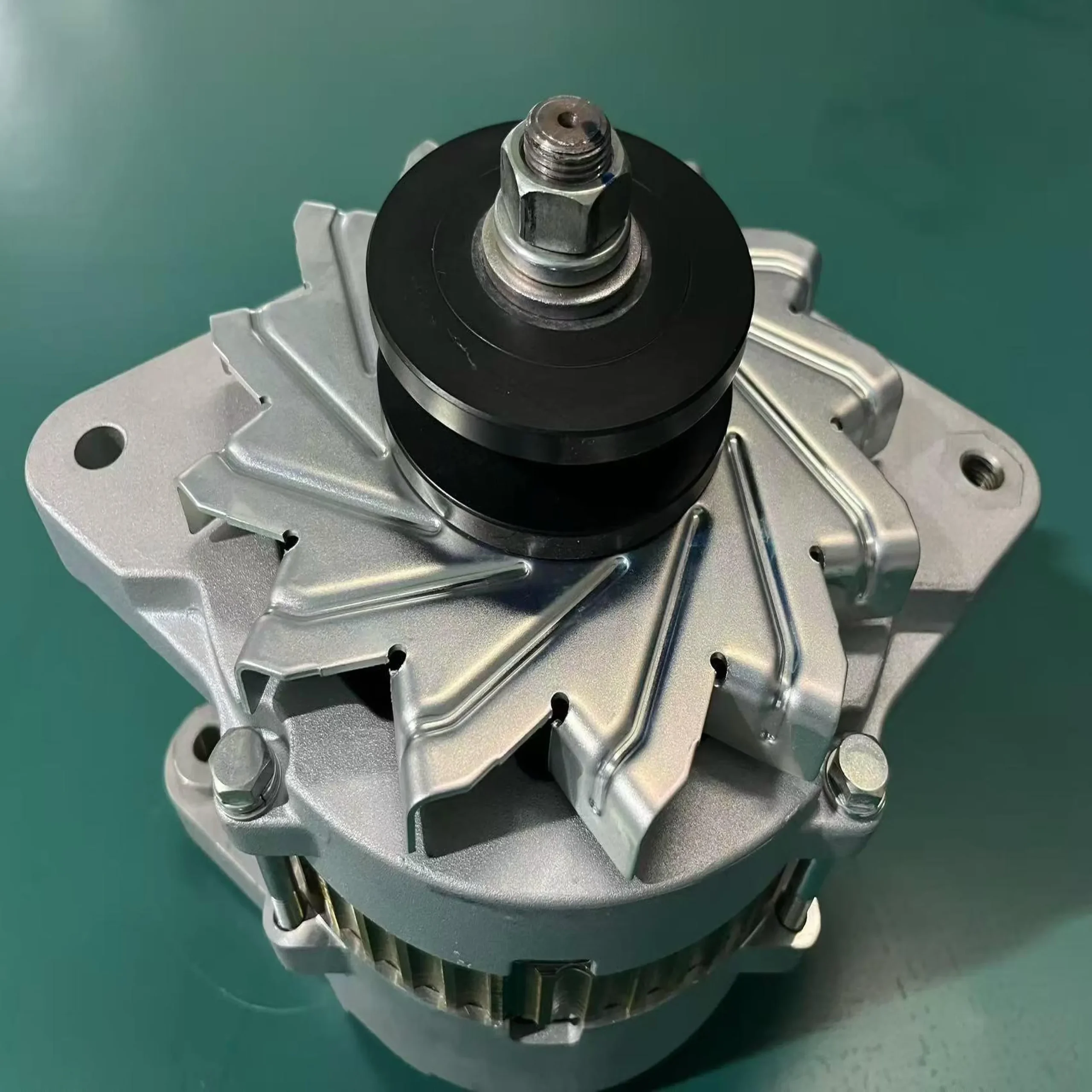 600-825-9332 Komatsu Alternator
