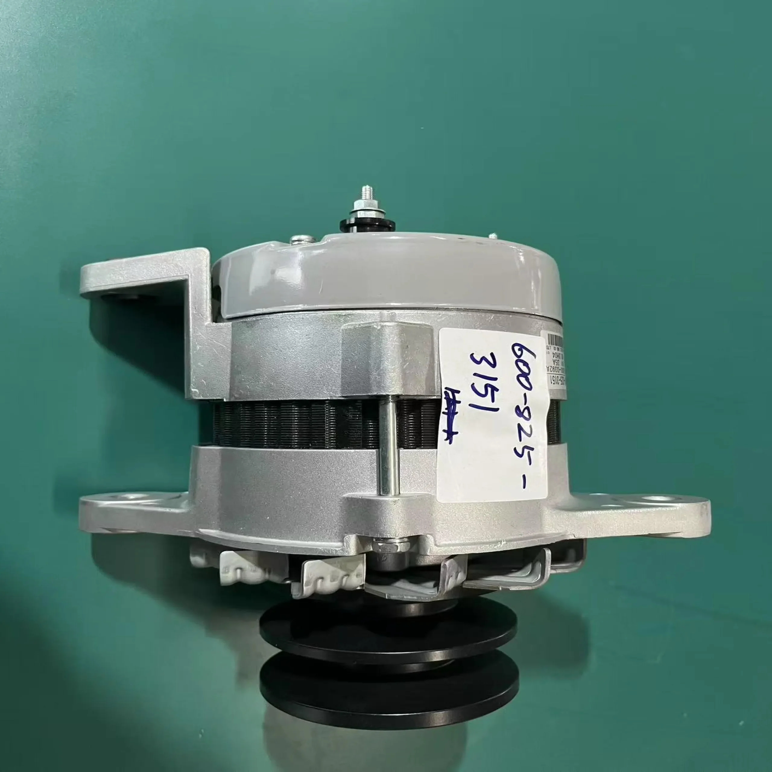 600-825-3151OEG Parts New Alternator Compatible With KOMATSU D65E Crawler & PC130 PC400 EXCAVATOR WA320 LOADER 6008253120, 6008253150, 6008253151, 6008253160, 6008253161, ANK0005, 40050015