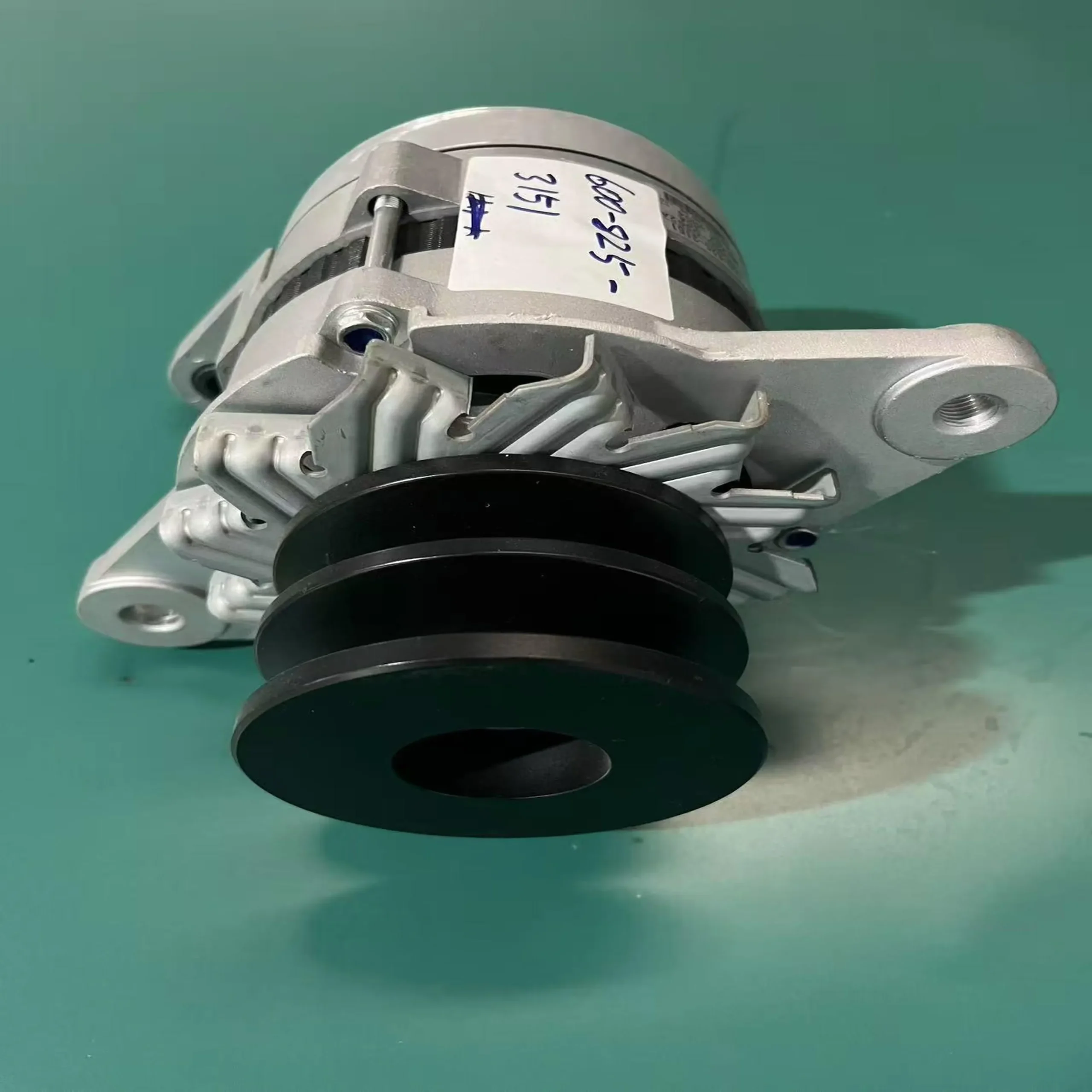 Komatsu D53a D53p Alternator Is Compatible600-825-3250 600-825-3260