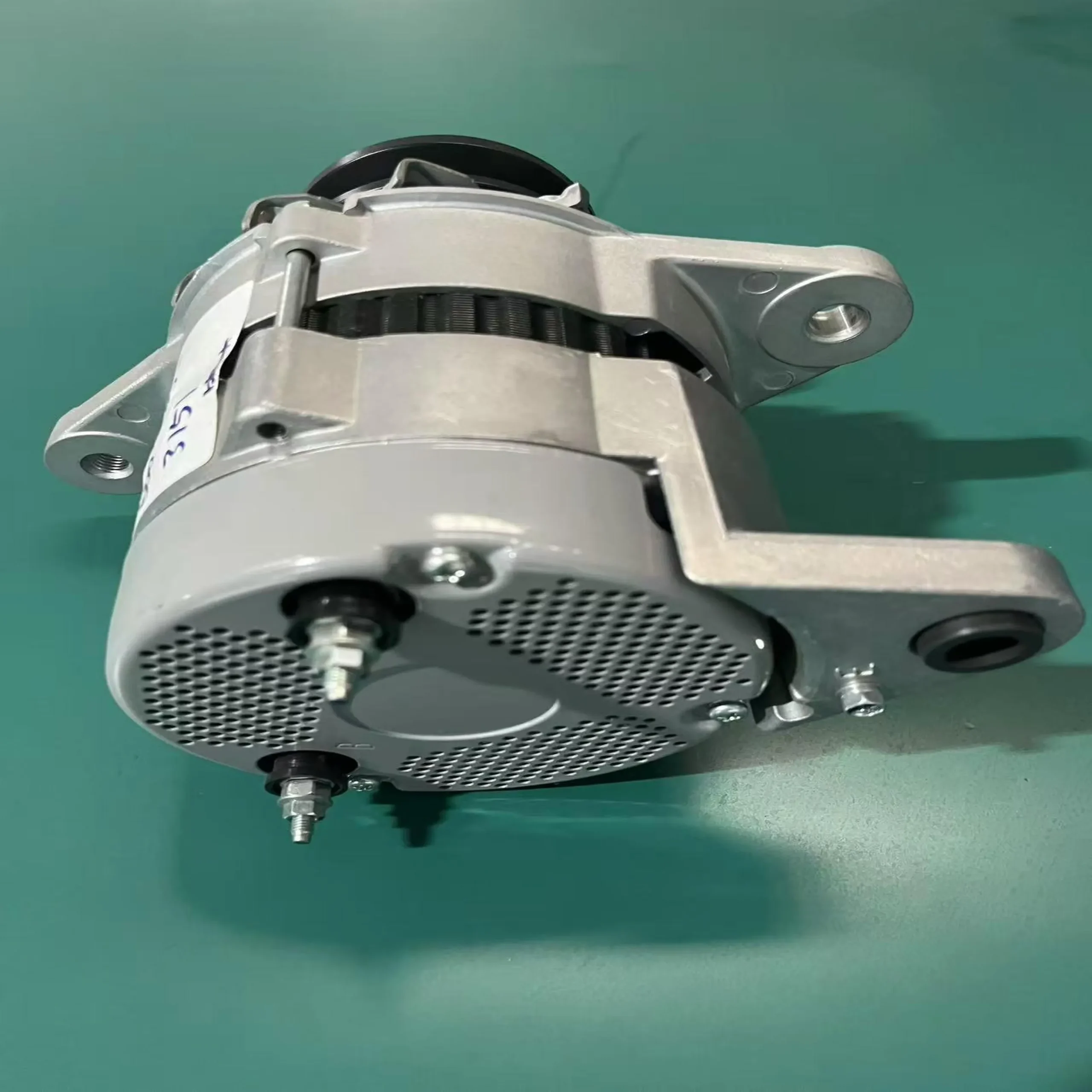 600-825-3151OEG Parts New Alternator Compatible With KOMATSU D65E Crawler & PC130 PC400 EXCAVATOR WA320 LOADER 6008253120, 6008253150, 6008253151, 6008253160, 6008253161, ANK0005, 40050015