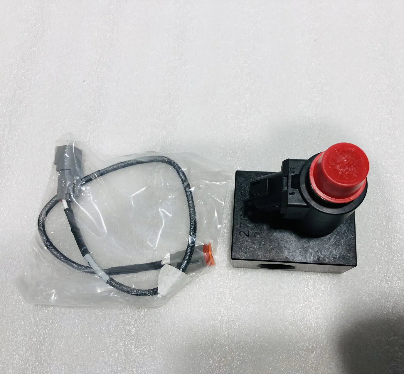 Komatsu 561-95-8A540 VALVE ASS’Y