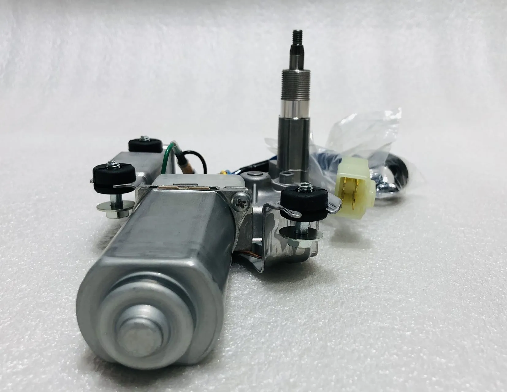 42C-56-11391Right windshield wiper motor assembly