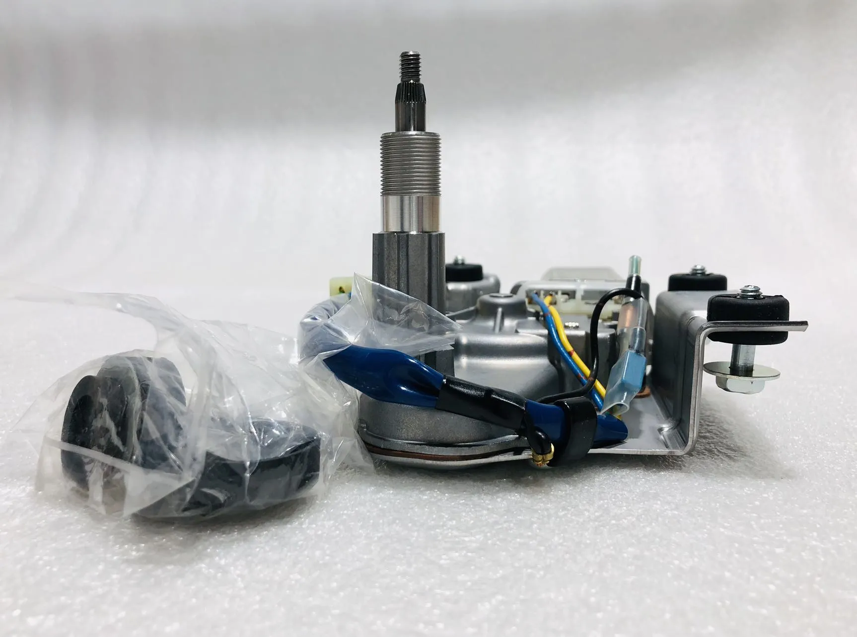 42C-56-11391Right windshield wiper motor assembly