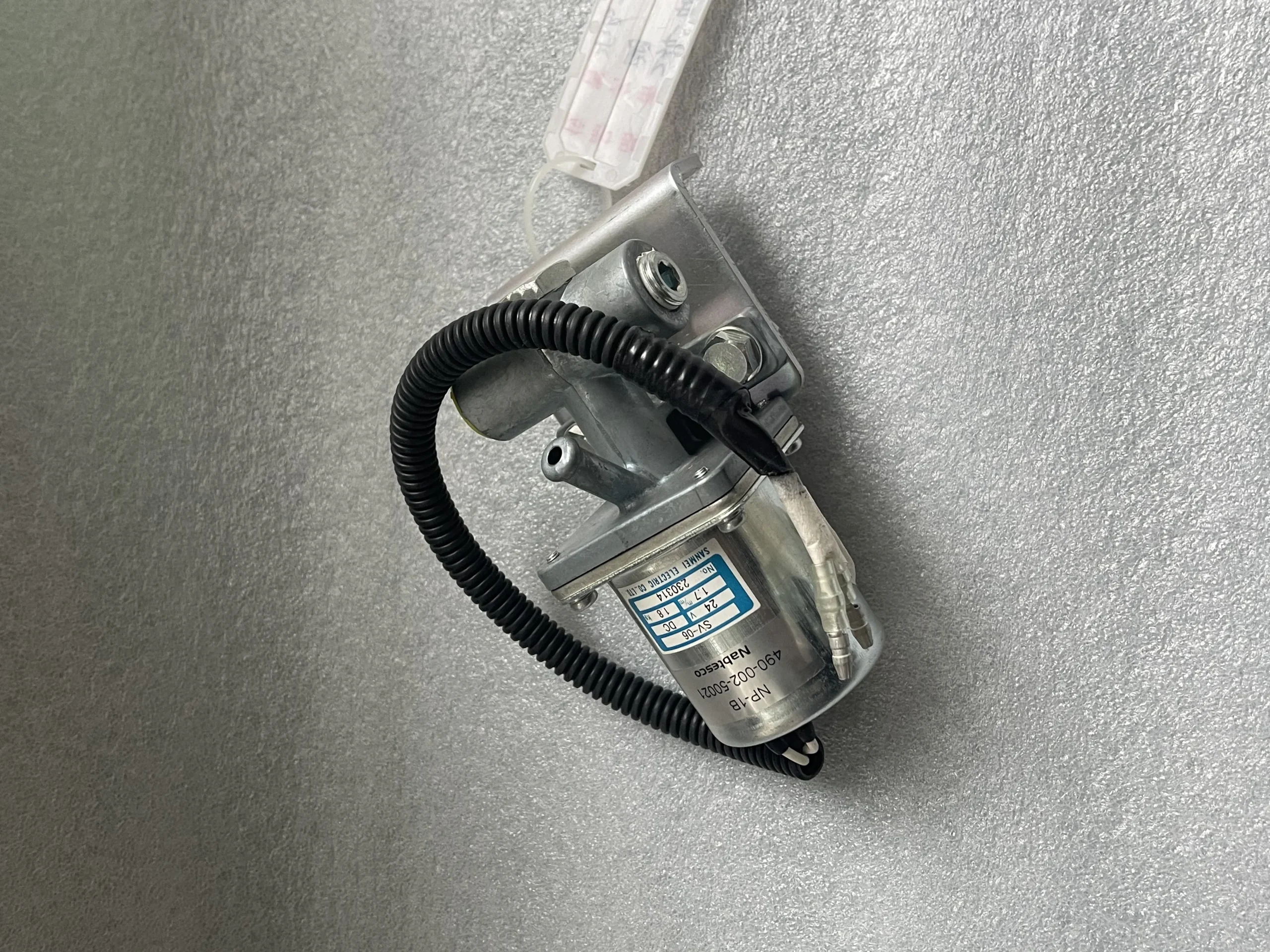 234-44-61430-VALVE Applicable: Komatsu GD825 / GD705