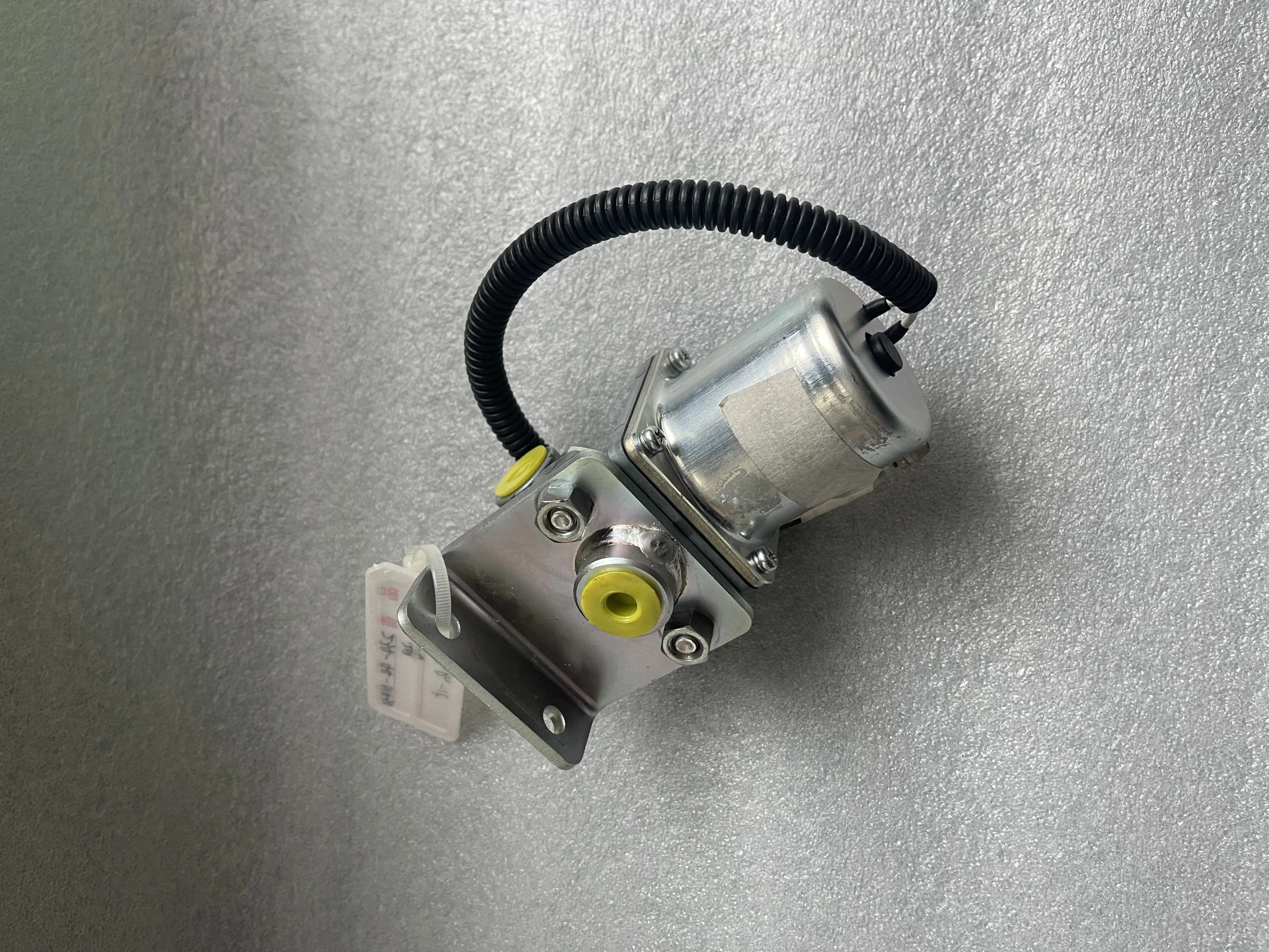 234-44-61430-VALVE Applicable: Komatsu GD825 / GD705