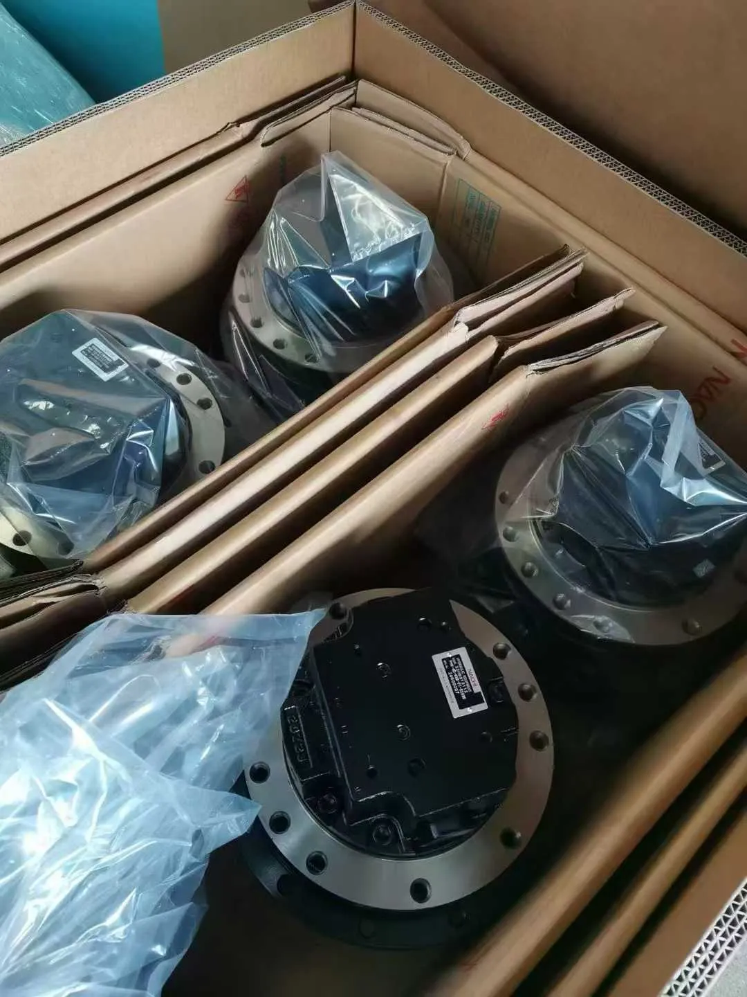 PC57-7 traveling motor assembly 22H-60-13112 in stock for sale #komatsu #komatsuparts #komatsuexcavator #pc57-7 #22H6013112