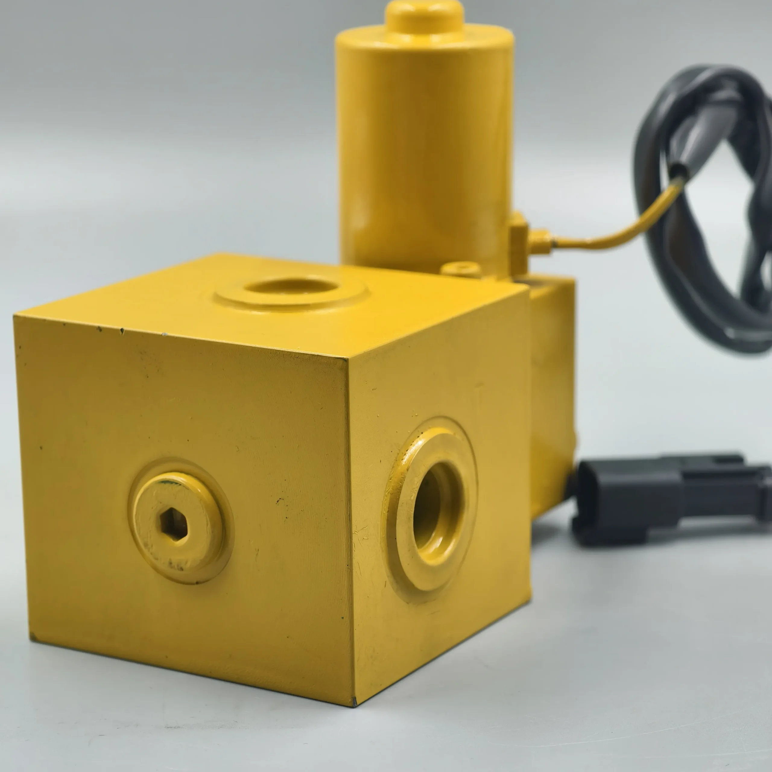 209-60-77220  VALVE ASSY for KOMATSU EXCAVATOR PC600-7 PC600-8 PC1250-7